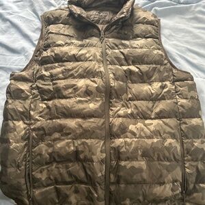Men’s Eddie Bauer  TXL Camo puffy vest